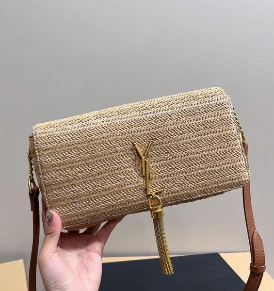 women weave messenger bag straw shoulder crossbody purse handbag purse fashion gold hardware letter tassel decoration chain clutch flap bags
women weave messenger bag straw shoulder crossbody purse handbag purse fashion gold hardware letter tassel decoration chain clutch flap bags