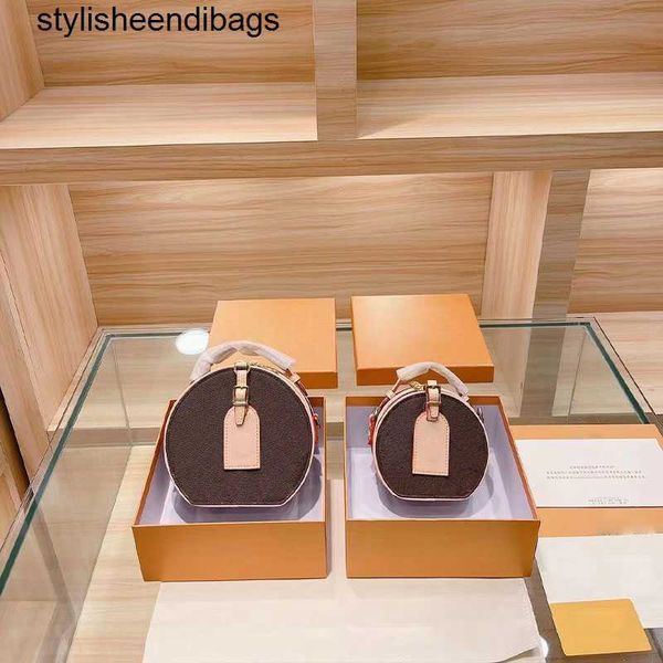 stylisheendibags shoulder bags 2 sizes 3 colors luxury designer round bag cake cowhide shoulder crossbody bags cosmetic bags cases handbags
stylisheendibags shoulder bags 2 sizes 3 colors luxury designer round bag cake cowhide shoulder crossbody bags cosmetic bags cases handbags