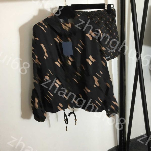 23ss casual suit women tracksuit womens designer clothing long-sleeved hooded trench coat with presbytery logo print high-waisted shorts set, Gray
23ss casual suit women tracksuit womens designer clothing long-sleeved hooded trench coat with presbytery logo print high-waisted shorts set, Gray
