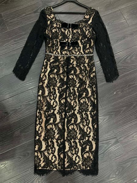 designer style lace dress spring/summer new square neck short sleeve black water soluble flower waist slim mid length style temperament dres
designer style lace dress spring/summer new square neck short sleeve black water soluble flower waist slim mid length style temperament dres