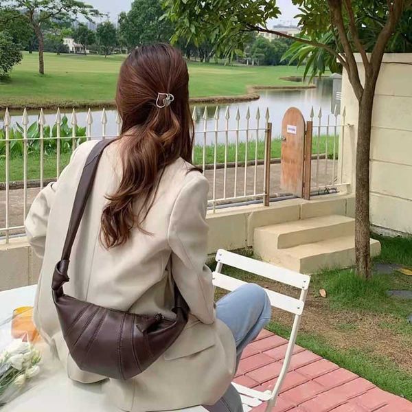 french croissant small design sheepskin bag chest waist bag can be sung bag leather armpit dumplings bag messenger bag medium
french croissant small design sheepskin bag chest waist bag can be sung bag leather armpit dumplings bag messenger bag medium