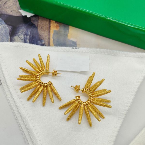 2023 luxury quality charm drop earring in two colors plated fan shape special design ps7951a, Golden
2023 luxury quality charm drop earring in two colors plated fan shape special design ps7951a, Golden