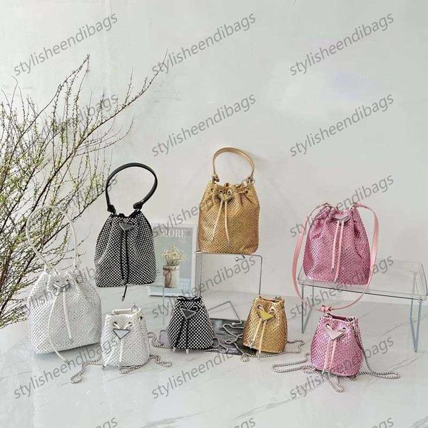 designer bag luxury handbag shoulder bag womens leather bag handle metal accessories magnetic buckle printed nylon embroidery fabric detacha
designer bag luxury handbag shoulder bag womens leather bag handle metal accessories magnetic buckle printed nylon embroidery fabric detacha