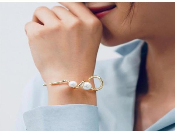 2020 design new exaggerated metal gold waveshaped ed double pearl bracelet women039s bracelet party jewelry gift8332751, Golden;silver
2020 design new exaggerated metal gold waveshaped ed double pearl bracelet women039s bracelet party jewelry gift8332751, Golden;silver