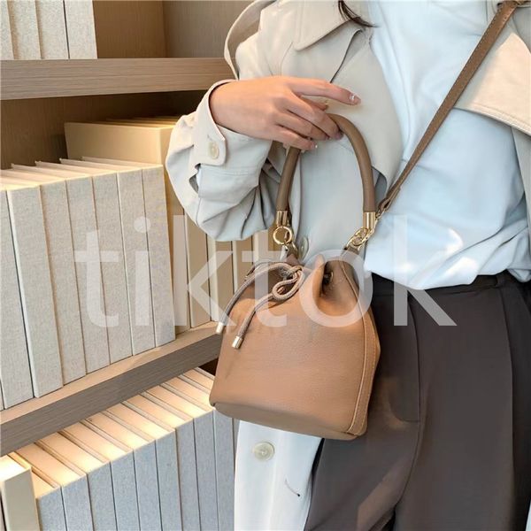 bucket bag designer shoulder bags the tote bag practical marc large capacity classic drawstring crossbody purses casual square tote bags mul
bucket bag designer shoulder bags the tote bag practical marc large capacity classic drawstring crossbody purses casual square tote bags mul