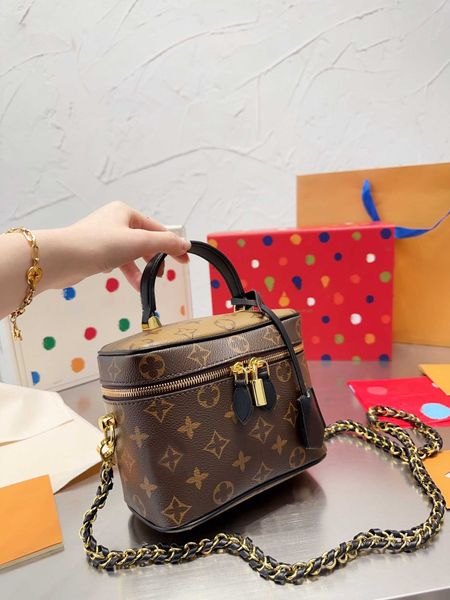designer's new cosmetic bag 2023 presbyopic leather handbag youcaofang europe and america luxury printed small box bag
designer's new cosmetic bag 2023 presbyopic leather handbag youcaofang europe and america luxury printed small box bag