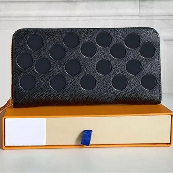fashion women wallet pu leather wallet single zipper wallets lady ladies long classical purse with card 60017 with box, Red;black
fashion women wallet pu leather wallet single zipper wallets lady ladies long classical purse with card 60017 with box, Red;black
