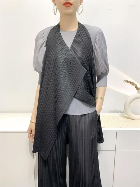 Women's T Shirts Miyake Pleats 2023 Spring Summer Shawl Cardigan Hanging Neck Paragraph Jacket Fashion Casual Comfortable Women's Niche, Beige
Women's T Shirts Miyake Pleats 2023 Spring Summer Shawl Cardigan Hanging Neck Paragraph Jacket Fashion Casual Comfortable Women's Niche, Beige