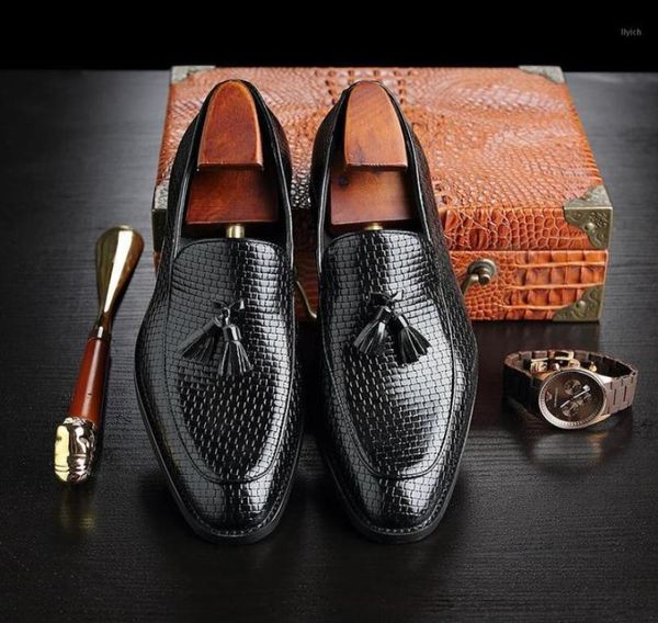 dress shoes spring fashion men brogue flats retro loafers casual tassels leather business 202112181582, Black 
dress shoes spring fashion men brogue flats retro loafers casual tassels leather business 202112181582, Black