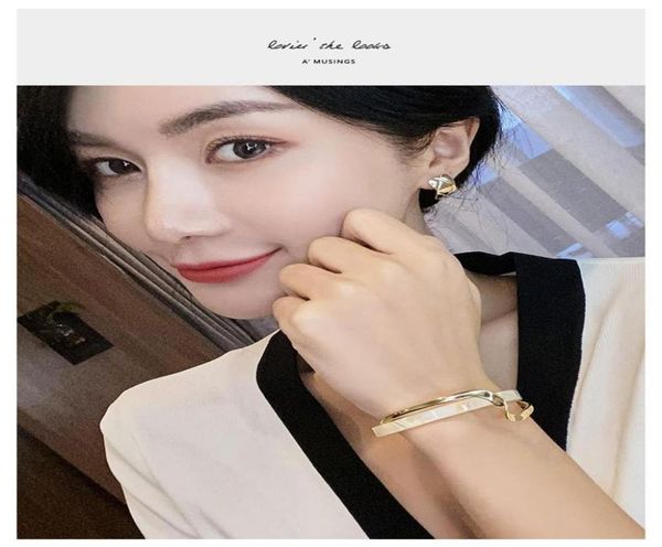 light luxury white shell plate bracelet curved metal texture ins niche design fashion net red jewelry bangle7468530, Black
light luxury white shell plate bracelet curved metal texture ins niche design fashion net red jewelry bangle7468530, Black
