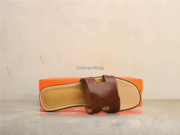 2021 designers women sandals brand slippers summer flat leather slides with box dust bag beach party wedding designer shoes, Black
2021 designers women sandals brand slippers summer flat leather slides with box dust bag beach party wedding designer shoes, Black