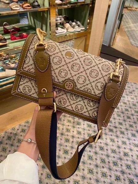 new women's bag fashion old flower small square bag versatile combination organ bag contrast color one shoulder crossbody bag
new women's bag fashion old flower small square bag versatile combination organ bag contrast color one shoulder crossbody bag