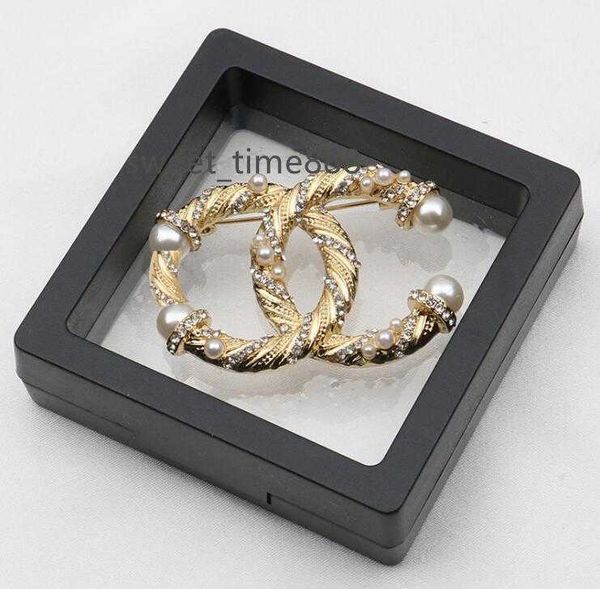 luxury designer 18k gold plated pearl brooches fashion mens womens brand double letter pendant brooche sweater suit brought pin clothing jew, Gray
luxury designer 18k gold plated pearl brooches fashion mens womens brand double letter pendant brooche sweater suit brought pin clothing jew, Gray