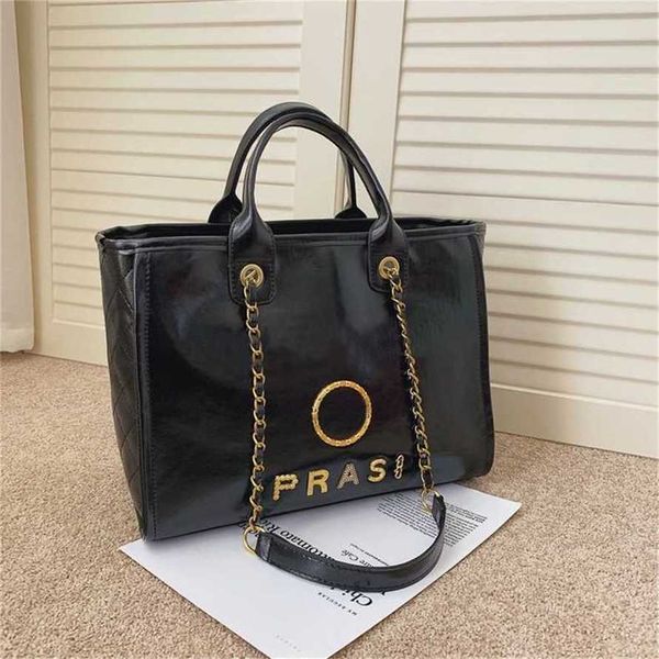 luxury classic handbags beach bags brand metal badge tote bag small evening handbag female capacity large leather one shoulder backpack 4p9b
luxury classic handbags beach bags brand metal badge tote bag small evening handbag female capacity large leather one shoulder backpack 4p9b