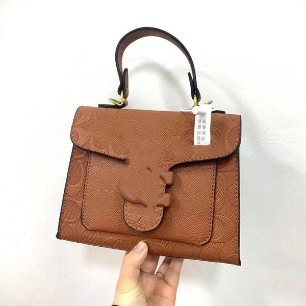 factory direct sales wholesale retail women's bag new fashion new single shoulder bag firm crossbody bag
factory direct sales wholesale retail women's bag new fashion new single shoulder bag firm crossbody bag