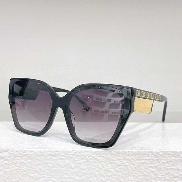 lady square frame oversized glasses fd8031 fashion designer black frame gradient lenses with classic letter on temples womens casual persona, White;black
lady square frame oversized glasses fd8031 fashion designer black frame gradient lenses with classic letter on temples womens casual persona, White;black