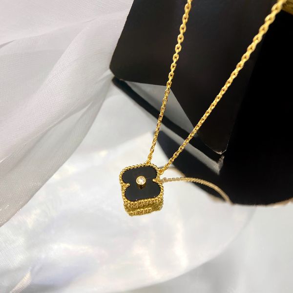 luxury four leaf clover woman pendant necklaces designer van necklace internet celebrity fashion jewelry women party chokers necklace 852, Silver
luxury four leaf clover woman pendant necklaces designer van necklace internet celebrity fashion jewelry women party chokers necklace 852, Silver