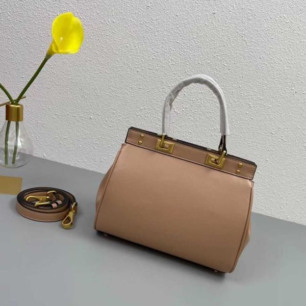 designer bags luxurys handbag metal texture double lock cowhide women's leather shoulder tote rivet 10zp
designer bags luxurys handbag metal texture double lock cowhide women's leather shoulder tote rivet 10zp