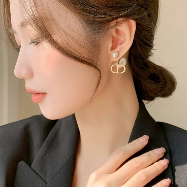 2022 new versatile pearl stud ladies classic retro earrings, Golden;silver
2022 new versatile pearl stud ladies classic retro earrings, Golden;silver