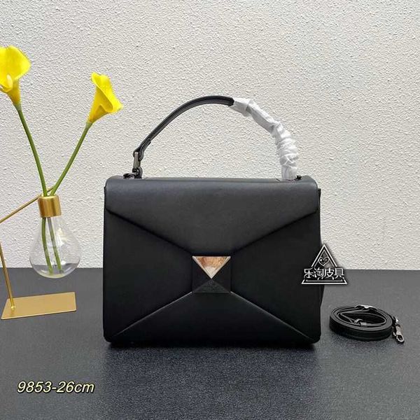 valentions luxurys handbag bags designer light women beauty leather rivet geometric splice shoulder crossbody women's bag 3 gyon
valentions luxurys handbag bags designer light women beauty leather rivet geometric splice shoulder crossbody women's bag 3 gyon