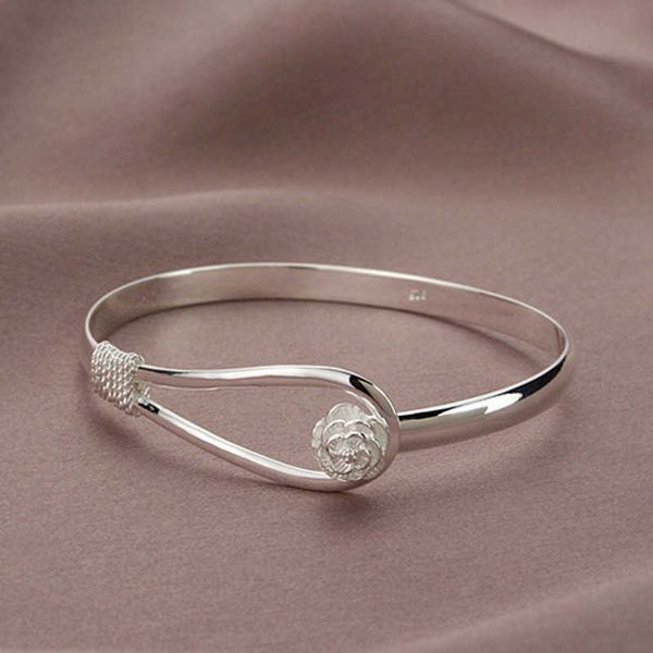 charm bracelets adjustable 925 sterling silver flower charm bracelet bangle for women fashion elegant wedding party jewelry aa230506, Golden;silver
charm bracelets adjustable 925 sterling silver flower charm bracelet bangle for women fashion elegant wedding party jewelry aa230506, Golden;silver