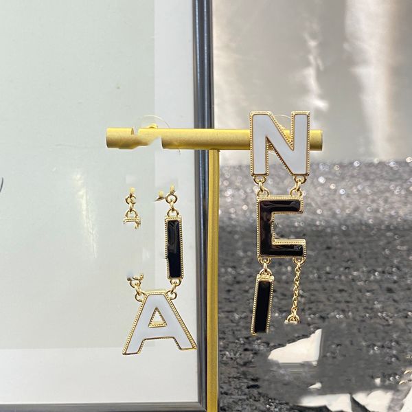 letter c stud earring designer ccity fashion women jewelry gold earrings cjeweler woman luxury accessories for dinner party orecchini 6132, Golden;silver
letter c stud earring designer ccity fashion women jewelry gold earrings cjeweler woman luxury accessories for dinner party orecchini 6132, Golden;silver