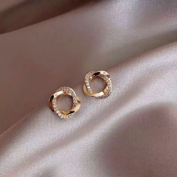 2023 designer earrings and popular on the internet, advanced earrings and earrings new trend, Golden;silver
2023 designer earrings and popular on the internet, advanced earrings and earrings new trend, Golden;silver