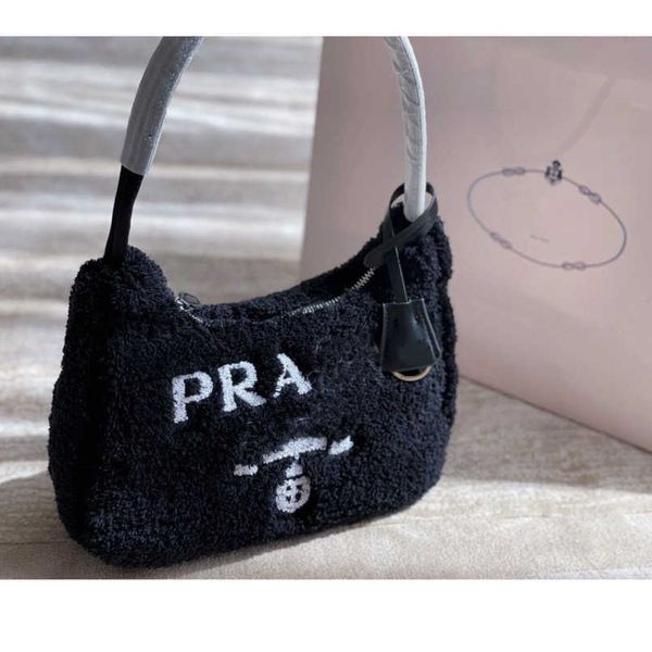 handbag new autumn and winter plush hobo underarm bag one shoulder handbag fashion versatile inverted, Black;red
handbag new autumn and winter plush hobo underarm bag one shoulder handbag fashion versatile inverted, Black;red