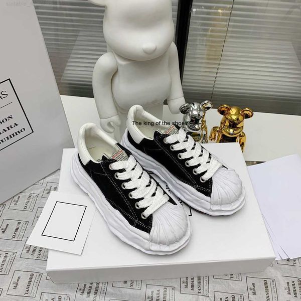 dissolved shoes mmy mihara yasuhiro shell shoes thick sole black canvas lace up men's and women's casual couples fashion shoes boa
dissolved shoes mmy mihara yasuhiro shell shoes thick sole black canvas lace up men's and women's casual couples fashion shoes boa