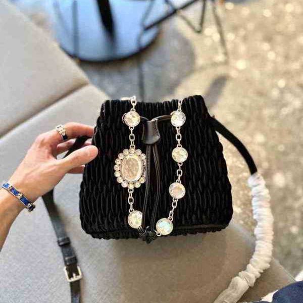 shoulder bags women bucket crossbody messenger classic embellishment handbag chain high capacity fashion designer lady wallet 1105
shoulder bags women bucket crossbody messenger classic embellishment handbag chain high capacity fashion designer lady wallet 1105