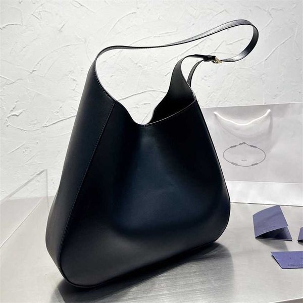 20% off 2023 handbag new korean solid shoulder diagonal straddle large capacity tote bag female fashion
20% off 2023 handbag new korean solid shoulder diagonal straddle large capacity tote bag female fashion