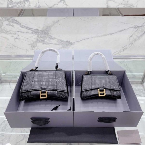 luxury handbags sale new casual leather crocodile pattern hourglass bag cowhide shoulder small square handheld women's
luxury handbags sale new casual leather crocodile pattern hourglass bag cowhide shoulder small square handheld women's