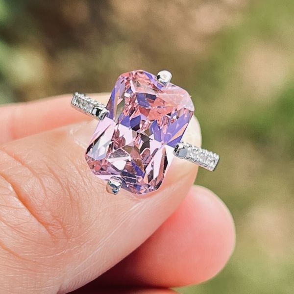2023 ins sell wedding rings simple fashion jewelry cushion shape lagre 5a pink cubic zirrcon cz diamond gemstones eternity women engagement, Slivery;golden
2023 ins sell wedding rings simple fashion jewelry cushion shape lagre 5a pink cubic zirrcon cz diamond gemstones eternity women engagement, Slivery;golden