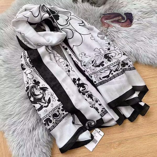 designer design gift scarf 100 % silk scarf women's headscarf long shawl wraps in winter neck scarf ladies, luxury size 180x90cm 11c, Blue;gray
designer design gift scarf 100 % silk scarf women's headscarf long shawl wraps in winter neck scarf ladies, luxury size 180x90cm 11c, Blue;gray