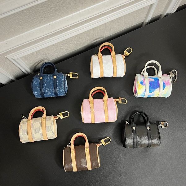 limited edition letters plaid wallet watercolor rendering women's and men's mini pillow bags coin purses totes bags with keychain, Red;black
limited edition letters plaid wallet watercolor rendering women's and men's mini pillow bags coin purses totes bags with keychain, Red;black