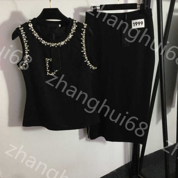 23ss skirt set women designer clothes brand diamond-encrusted letter crewneck vest side zipper slit high-waisted half skirt suit womens clot, White
23ss skirt set women designer clothes brand diamond-encrusted letter crewneck vest side zipper slit high-waisted half skirt suit womens clot, White