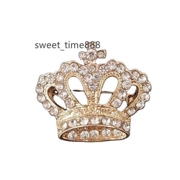 retro fashion men's suit brooches alloy crystal rhinestones beaded crown brooch pearl corsage women's lapel pin brooch, Gray
retro fashion men's suit brooches alloy crystal rhinestones beaded crown brooch pearl corsage women's lapel pin brooch, Gray