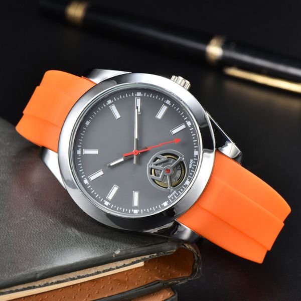 2023 watch diameter classic sport tape belt wristwatch quartz movement sapphire racing clothing designer create a luxury men and women, Slivery;brown
2023 watch diameter classic sport tape belt wristwatch quartz movement sapphire racing clothing designer create a luxury men and women, Slivery;brown