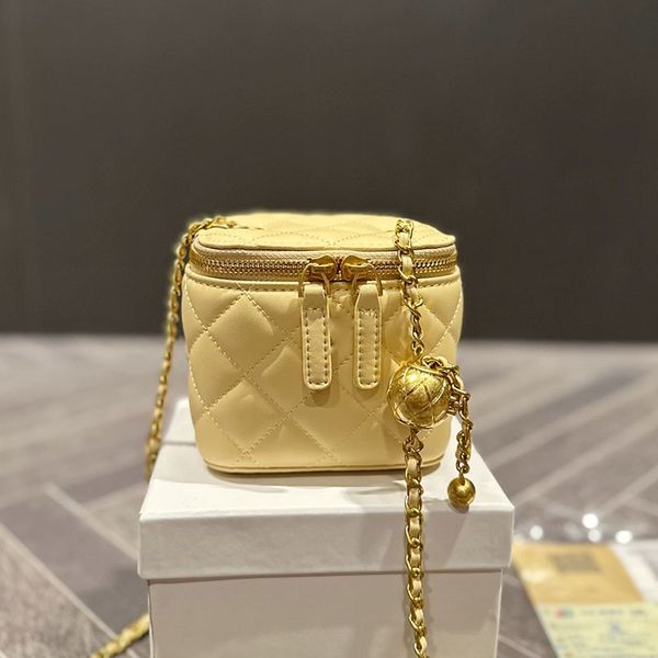 10cm womens vintage cosmetic case lipstick box bags with pearl crush gold ball matelasse chain crossbody shoulder designer handbags outdoor
10cm womens vintage cosmetic case lipstick box bags with pearl crush gold ball matelasse chain crossbody shoulder designer handbags outdoor