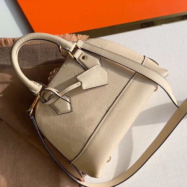 luxury handbag designer shell bag 25cm genuine leather crossbody bag delicate knockoff shoulder bag with box yl075
luxury handbag designer shell bag 25cm genuine leather crossbody bag delicate knockoff shoulder bag with box yl075