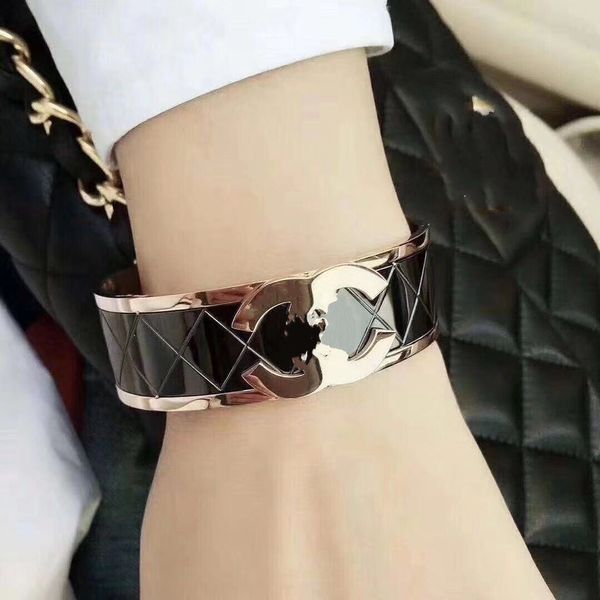 luxury designer women girl wide black bangle bracelets 316l titanium steel grid gold rose original logo engrave summer jewelry lady party
luxury designer women girl wide black bangle bracelets 316l titanium steel grid gold rose original logo engrave summer jewelry lady party
