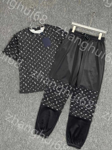 23ss women set casual suit womens designer clothing full logo print short sleeve t-shirt monogram spliced elastic waist casual trousers set, White
23ss women set casual suit womens designer clothing full logo print short sleeve t-shirt monogram spliced elastic waist casual trousers set, White