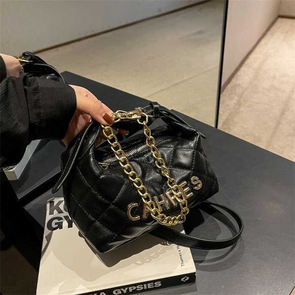 50% off factory online lingge embroidered thread shoulder bag fashion versatile chain dumpling netizen oblique straddle
50% off factory online lingge embroidered thread shoulder bag fashion versatile chain dumpling netizen oblique straddle