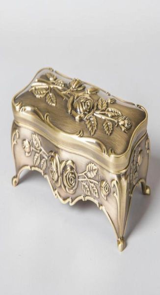 2021 vintage enameled rectangular collectible jewelry trinket box for women rose flower storage boxes organizer keepsake gift case5272418, Black;white
2021 vintage enameled rectangular collectible jewelry trinket box for women rose flower storage boxes organizer keepsake gift case5272418, Black;white