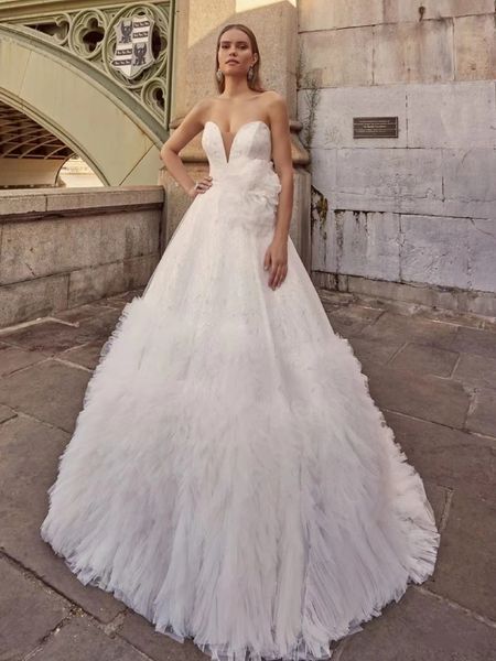 new fashionable silk shell sequins interwoven into a streamline sense of flower fashion tulle big flower belt party wedding dress, White
new fashionable silk shell sequins interwoven into a streamline sense of flower fashion tulle big flower belt party wedding dress, White