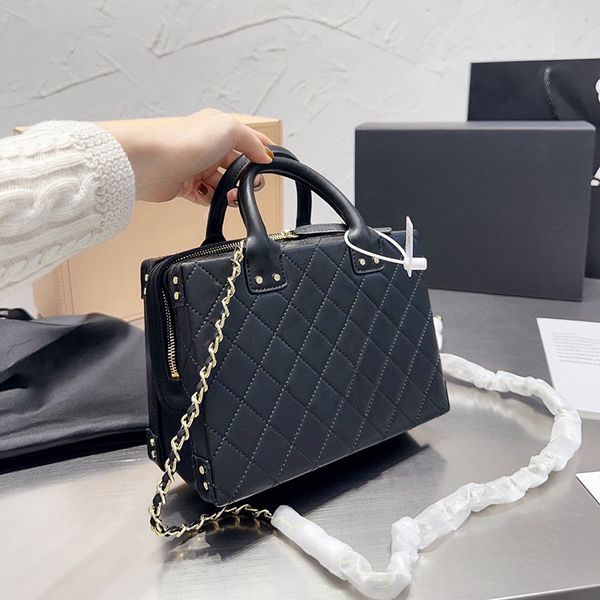 classic handbags trunk bag jewelry hard box tote plain color bag genuine leather shoulder bag designer women storage crossbody size 23 21cm
classic handbags trunk bag jewelry hard box tote plain color bag genuine leather shoulder bag designer women storage crossbody size 23 21cm
