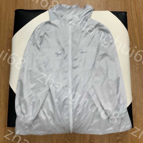 23ss womens designer clothing womens jacket zipper pocket dark jacquard hooded zipper trench coat sunscreen coat women clothes a1, Black;brown
23ss womens designer clothing womens jacket zipper pocket dark jacquard hooded zipper trench coat sunscreen coat women clothes a1, Black;brown