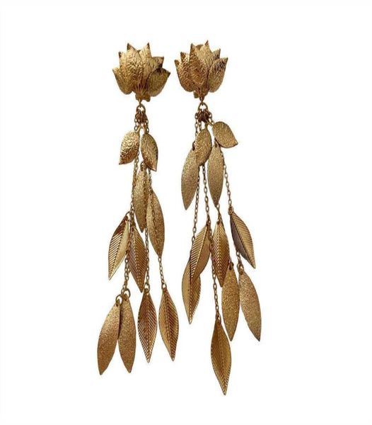 package 966 vintage metal baroque lotus long tassel european and american exaggerated earrings4328035, Golden
package 966 vintage metal baroque lotus long tassel european and american exaggerated earrings4328035, Golden