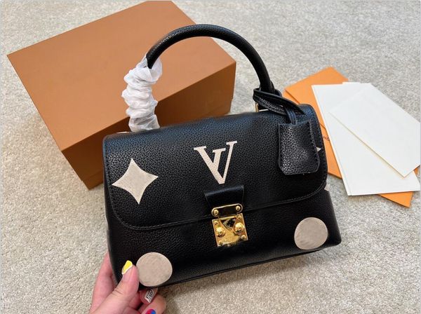 famous brands designer bag tote bag madeleine bb shoulder bag crossbody bag clutch handbag luxury messenger package printing embossing totes
famous brands designer bag tote bag madeleine bb shoulder bag crossbody bag clutch handbag luxury messenger package printing embossing totes