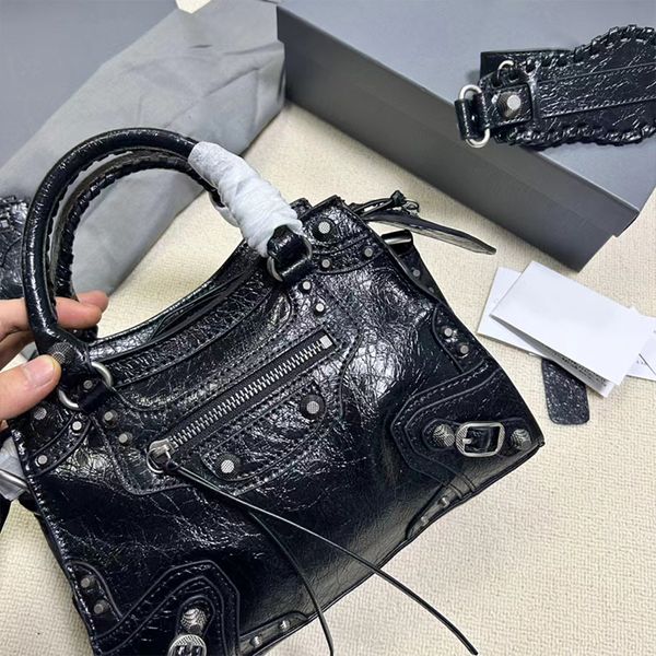 wax skin trapezoidal bags motocycle shoulder bags uality women lady lecagole bag luxury designers leather crossbody pochette messenger oil w
wax skin trapezoidal bags motocycle shoulder bags uality women lady lecagole bag luxury designers leather crossbody pochette messenger oil w